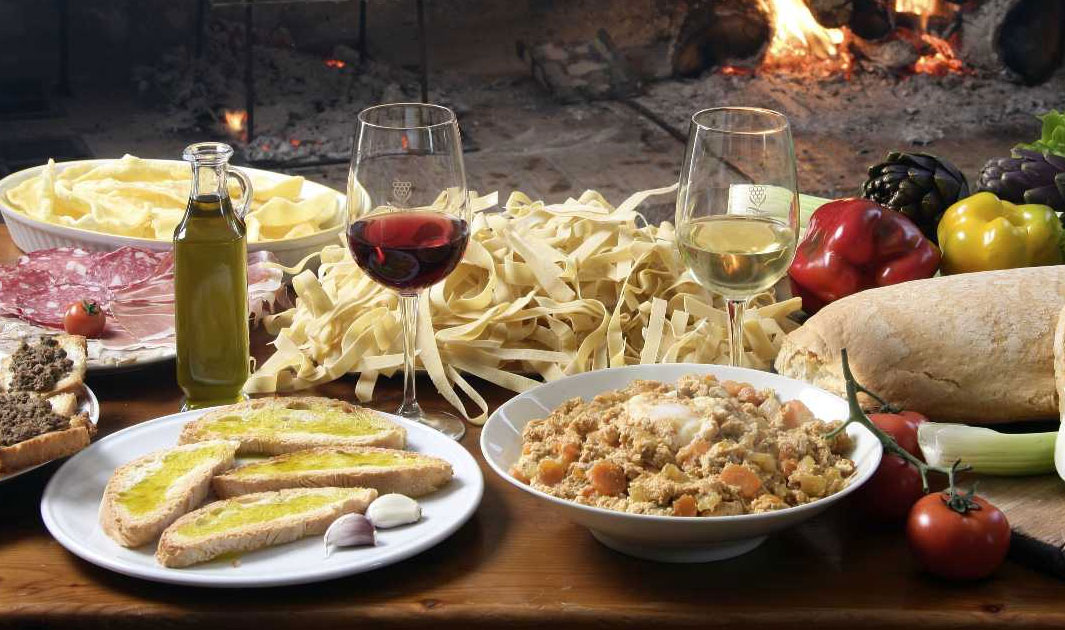 tavola-imbandita-ingredienti-mediterraneo